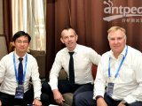从左至右：牛津仪器纳米分析部中国区经理李霄飞、亚洲销售和服务总监Jonathan Bryon、全球销售和服务总监Peter Clark