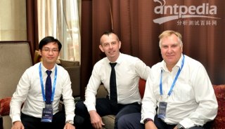 从左至右：牛津仪器纳米分析部中国区经理李霄飞、亚洲销售和服务总监Jonathan Bryon、全球销售和服务总监Peter Clark
